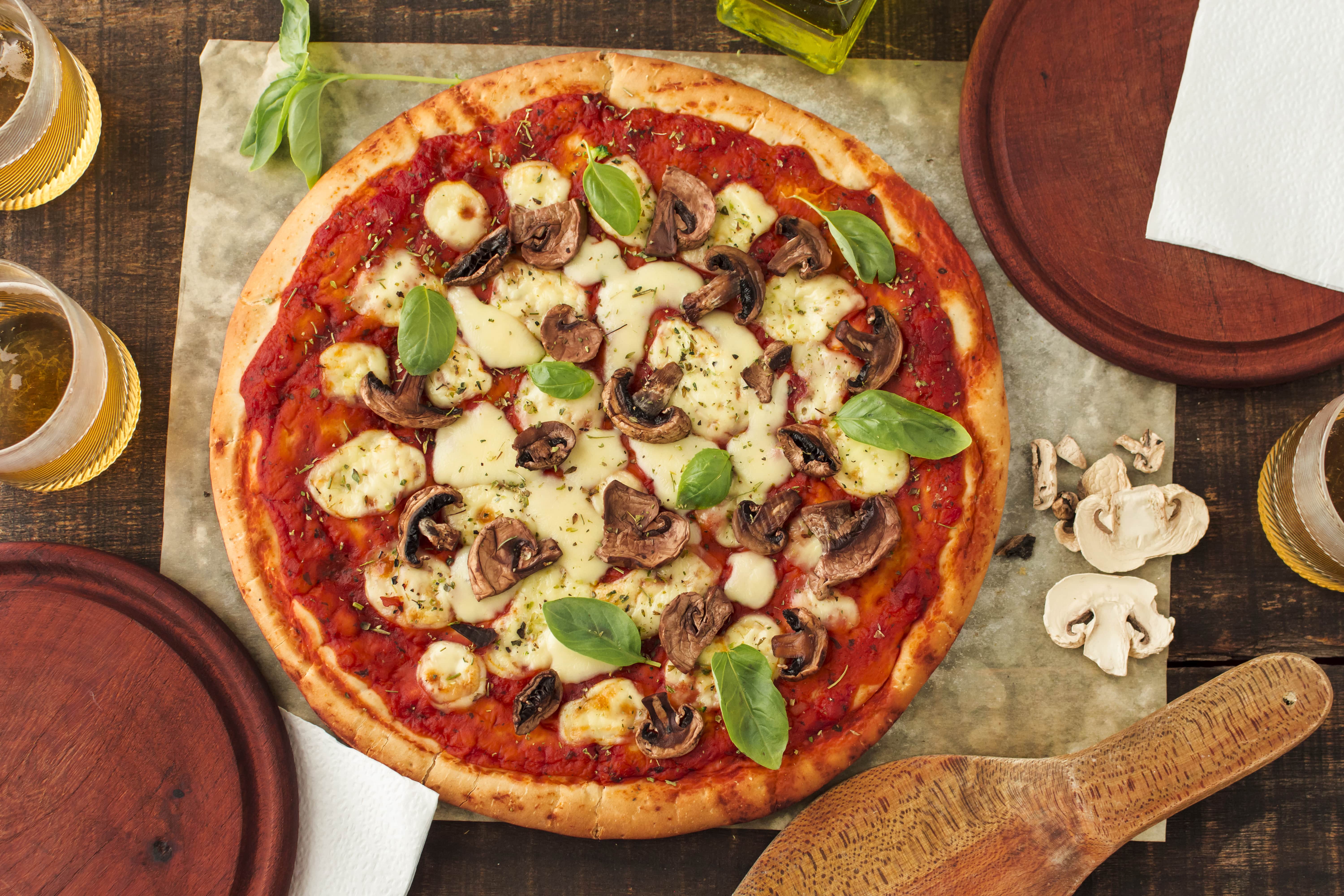 Apresentamos a Pizza Siciliana, uma explosão de sabores no cardápio  Brasiliana 🍕💚💛 O molho de tomate especial é a base perfeita para…